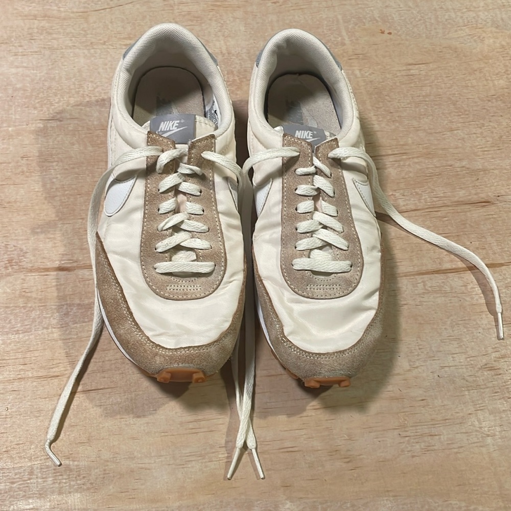 Nike Daybreak Sneakers Athletic Shoes Cream White women's size 10.5